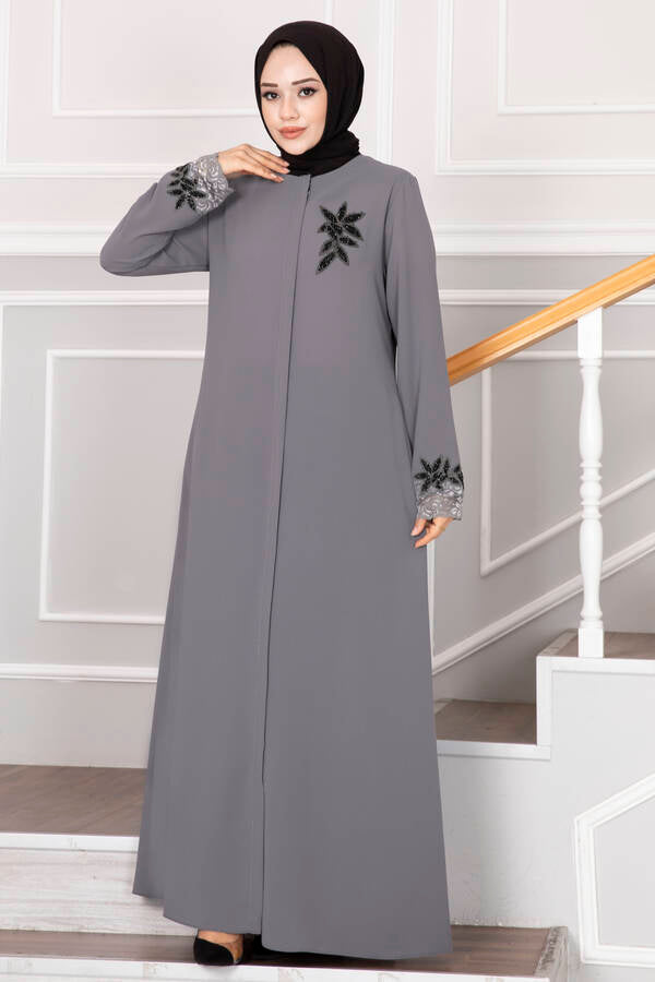 Grå abaya med blonder og blomsterdetaljer