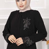 Svart abaya med blonder og blomsterdetaljer - Shams.no