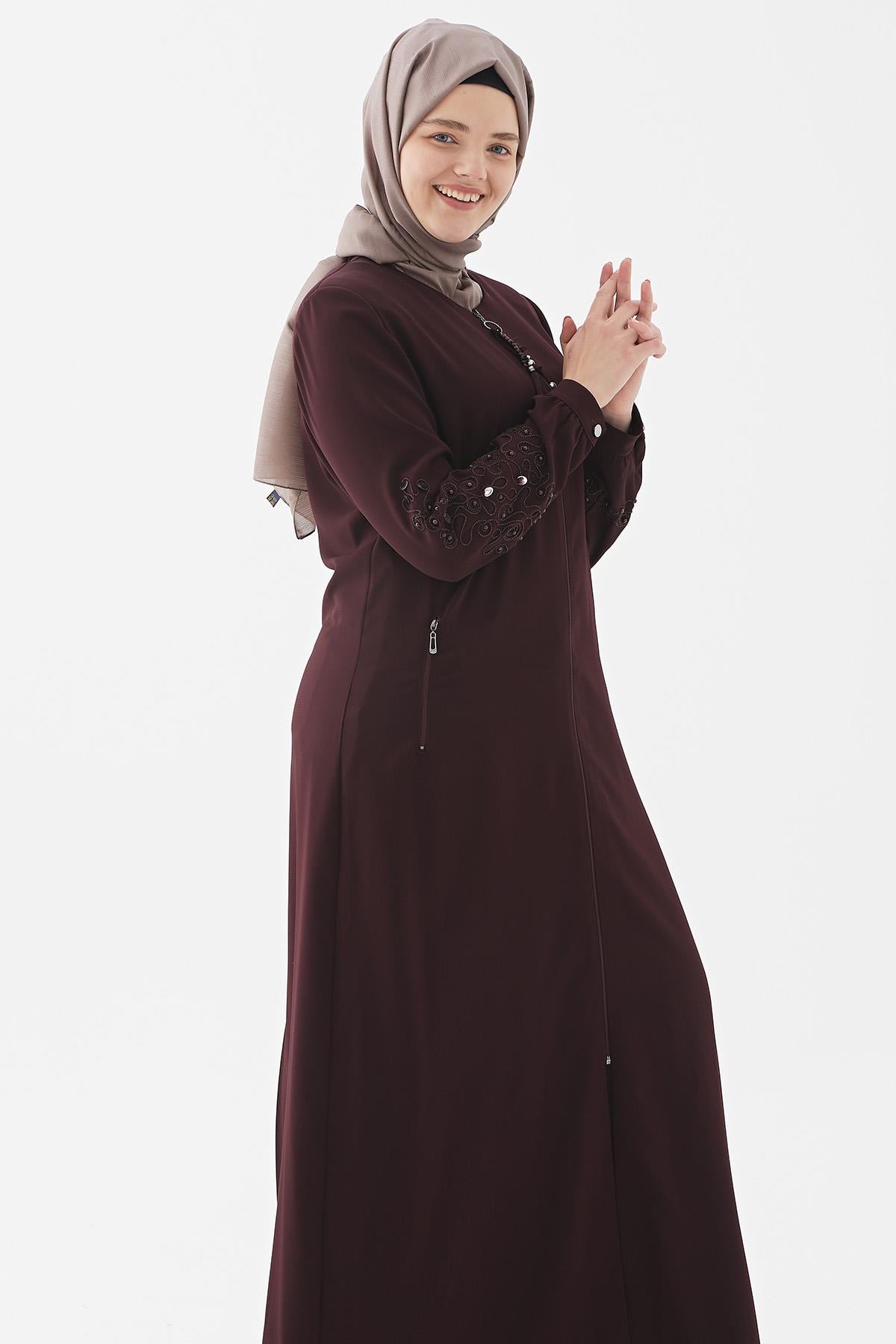 Abaya med broderier og perler (plommerød)