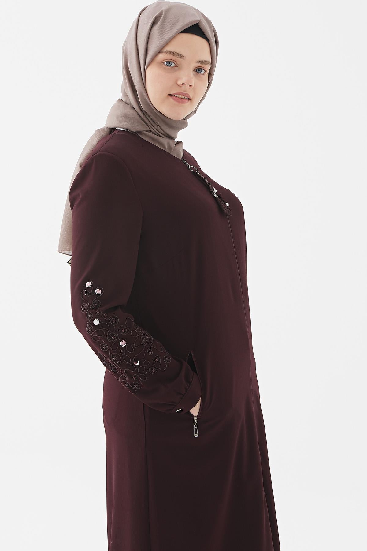 Abaya med broderier og perler (plommerød)