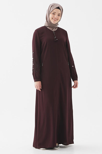 Abaya med broderier og perler (plommerød) - Shams.no